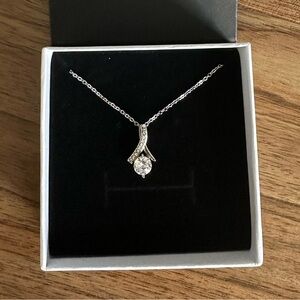 NWT - Beautiful Ribbon Shaped Pendant Necklace w/Box